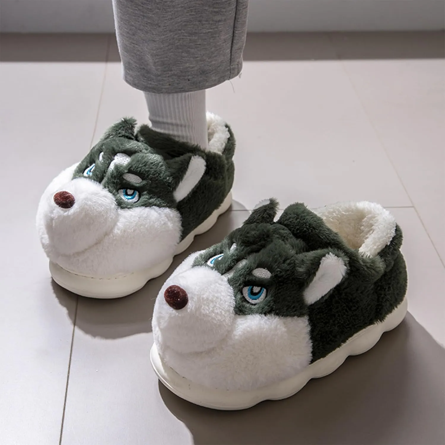 Cozy Husky Plush Winter Slippers for Men and Women – Soft Plush, Non-Slip Sole, Indoor Warm Slippers