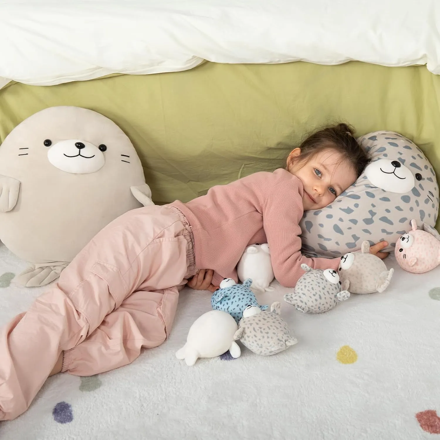 MaoGoLan Chubby Blob Seal Pillow Plush,20" Giant Seal Stuffed Animals with 4 Babies Inside,Ultra Soft Stuffed Throw Pillow for Kids,Girls,Boys