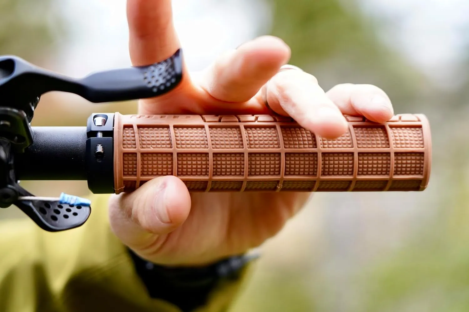 WTB Trace Bike Grips, Soft Anti-Slip Rubber with 32mm Diameter, Available in Black or Tan, Single-Clamp Design, Cushioned Blocks for Comfort & Control, Ideal for Rough Terrain & Trail Riding